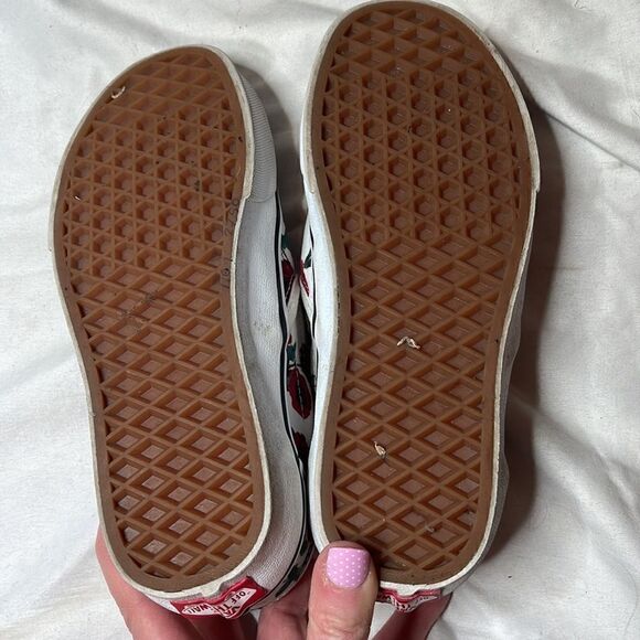 Vans Classic Slip On Red Roses Sneakers. Size 5.5 - Picture 6 of 7